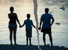 Làm gì để được tòa án giải quyết ly hôn khi chồng đang đi tù ?